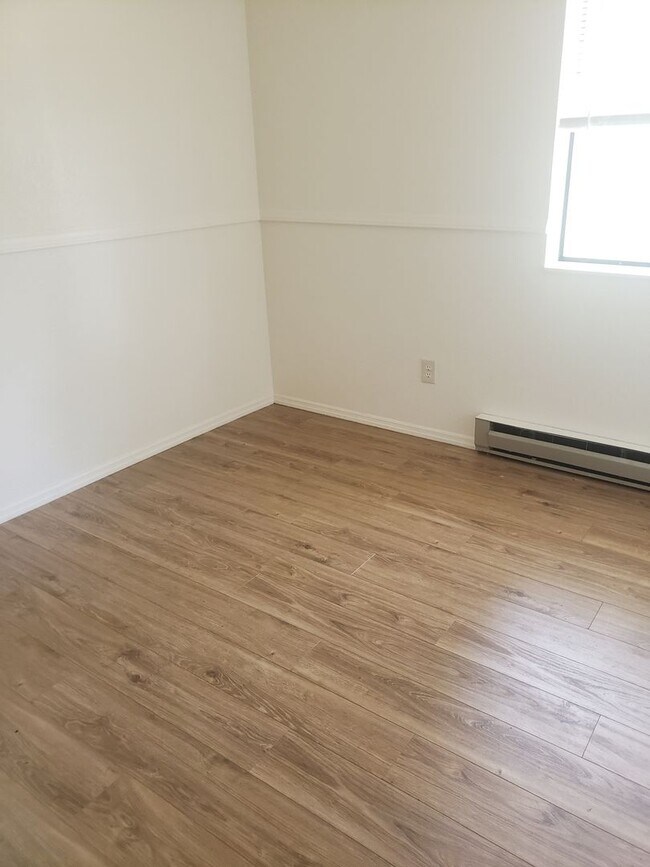 Building Photo - Great 3 bed 2 1/2 bath condo in the Brandy...