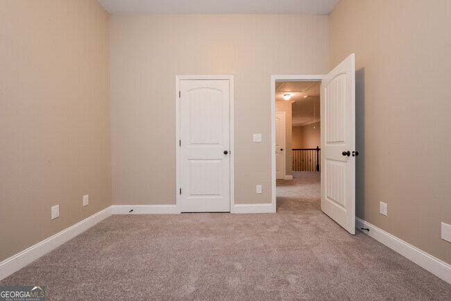 Building Photo - 4944 Longview Run