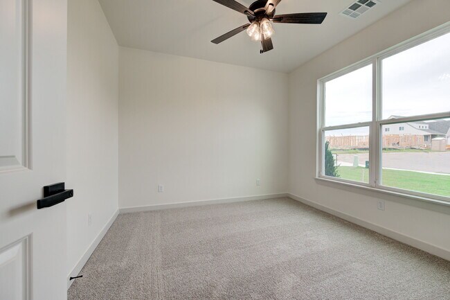 Building Photo - 2116 Josslyn Pl