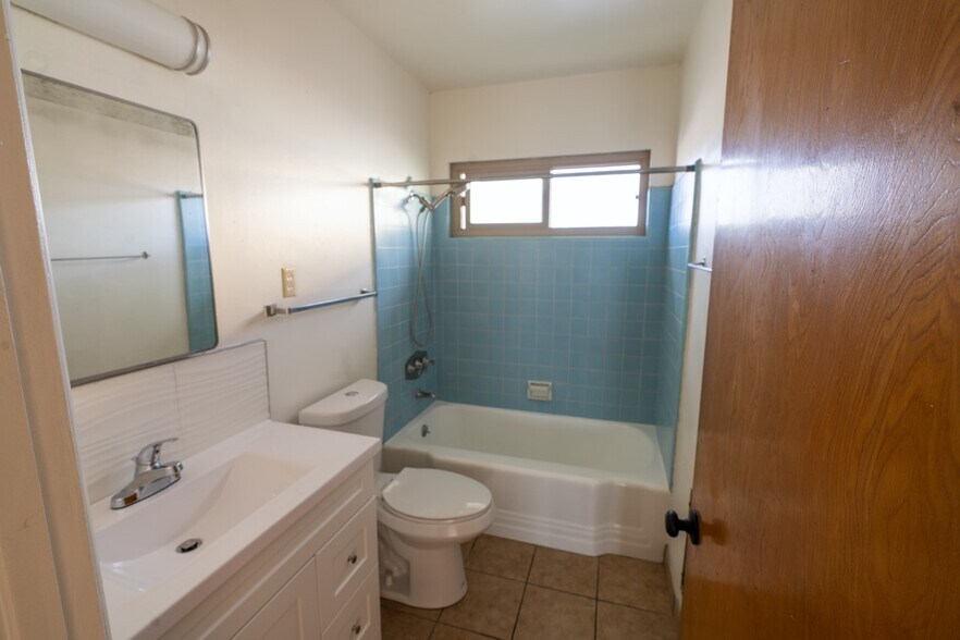 Building Photo - 234 E Tamarack Ave
