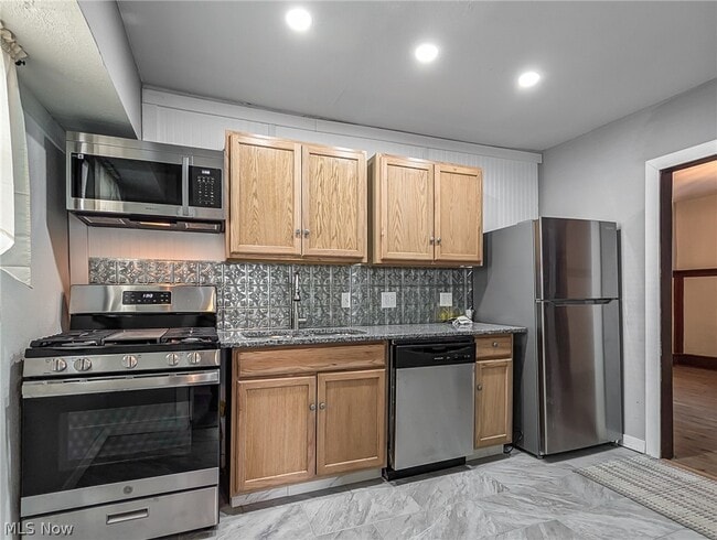 Building Photo - 1268 Pondview Ave