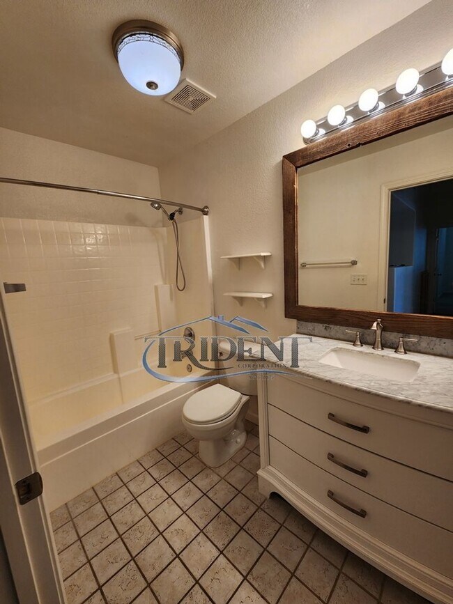 Building Photo - 3 bedroom 2 bath near schools and parks