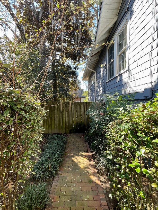 Building Photo - 414 Pittsboro St