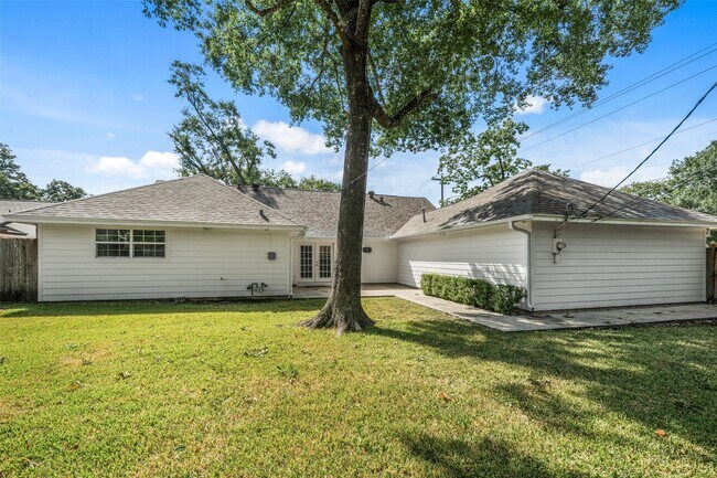 Building Photo - 10170 Hanka Dr