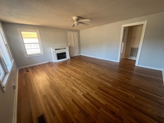 Building Photo - 8020 Hwy 43