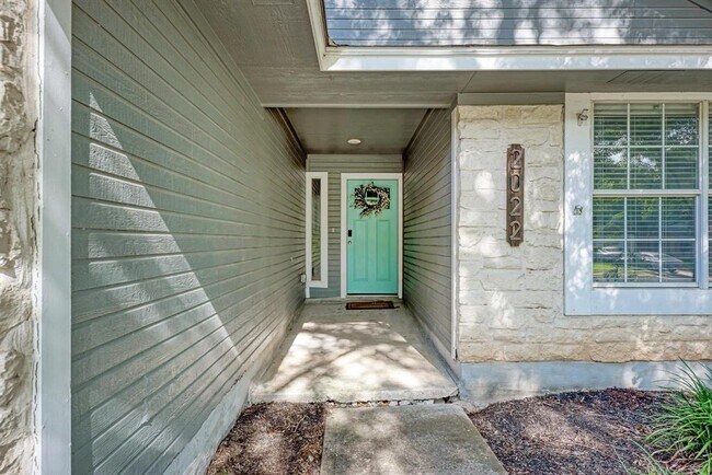 Building Photo - 2022 Balsam Way