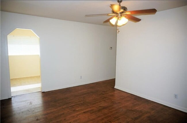 Building Photo - Beautiful 3 Bed 1.5 Bath in Midwest City