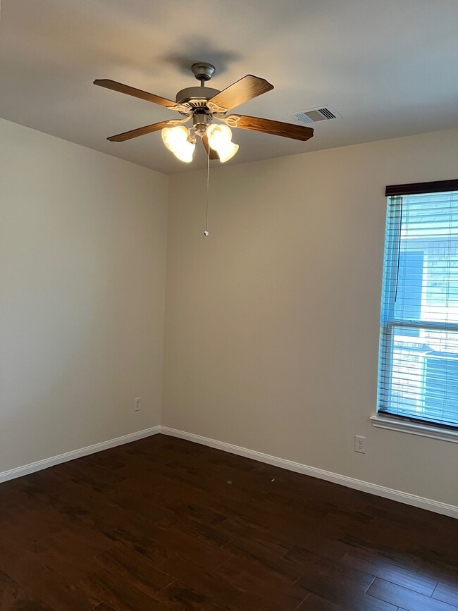 Building Photo - 1238 S Maple Dr