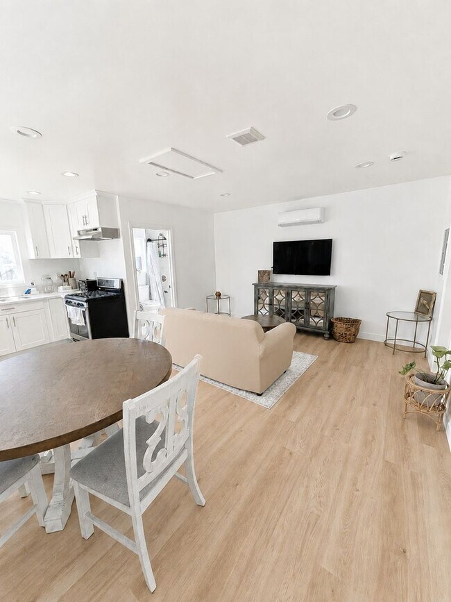 Building Photo - NEW UNIT! Be the First to Live in This Brand-New Fully Furnished ADU