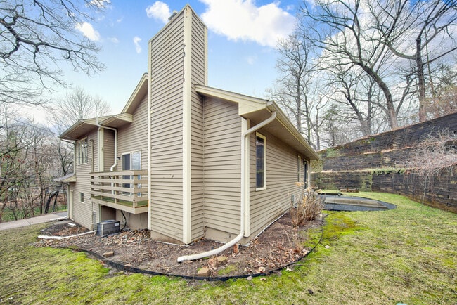 Building Photo - 15 Magnolia Ln N