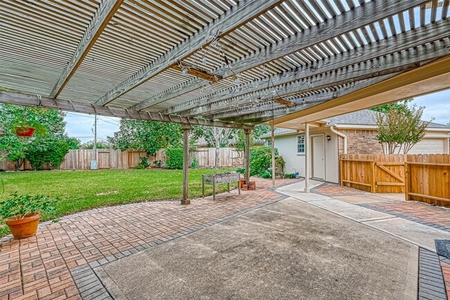 Building Photo - 4026 N Barnett Way