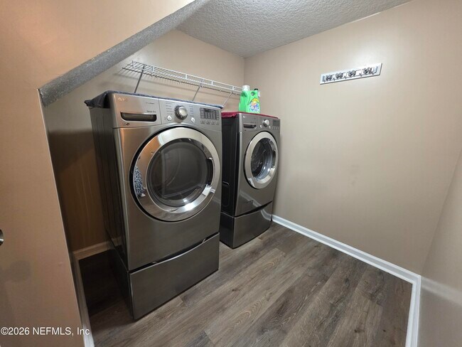Building Photo - 86088 Meadowridge Ct