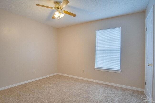 Building Photo - 3050 Belle Meade Dr