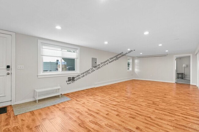 Building Photo - 1119 Center St