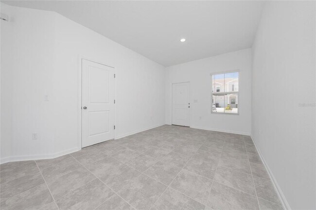 Building Photo - 2587 Skyline Lp