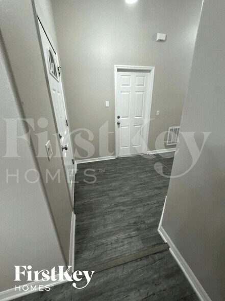 Building Photo - 839 Mendoza Dr