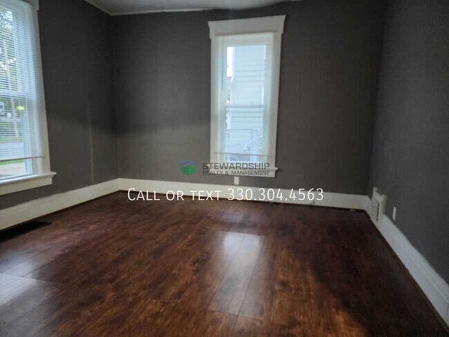 Building Photo - 145 Rhodes Ave