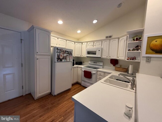 Building Photo - 12 Portsmouth Rd