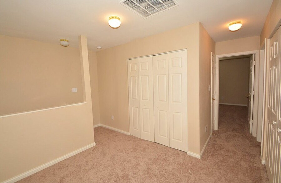 Building Photo - 4768 Beach Club Dr