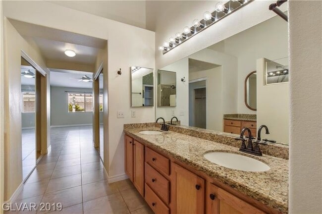 Building Photo - Single Story Townhome in Mountain Gate Community COMING SOON!