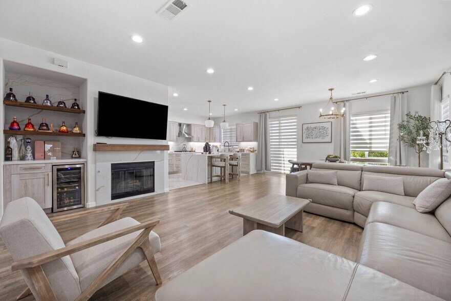 Building Photo - 16485 Nicklaus Dr