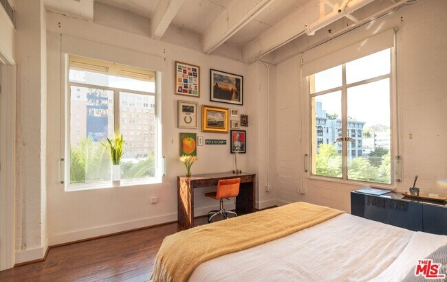 Building Photo - 6253 Hollywood Blvd