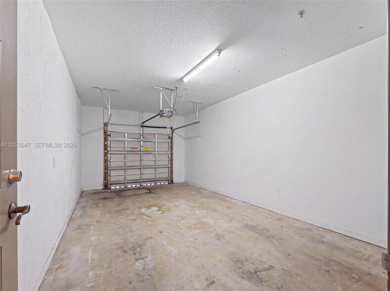 Building Photo - 4402 SW 160th Ave