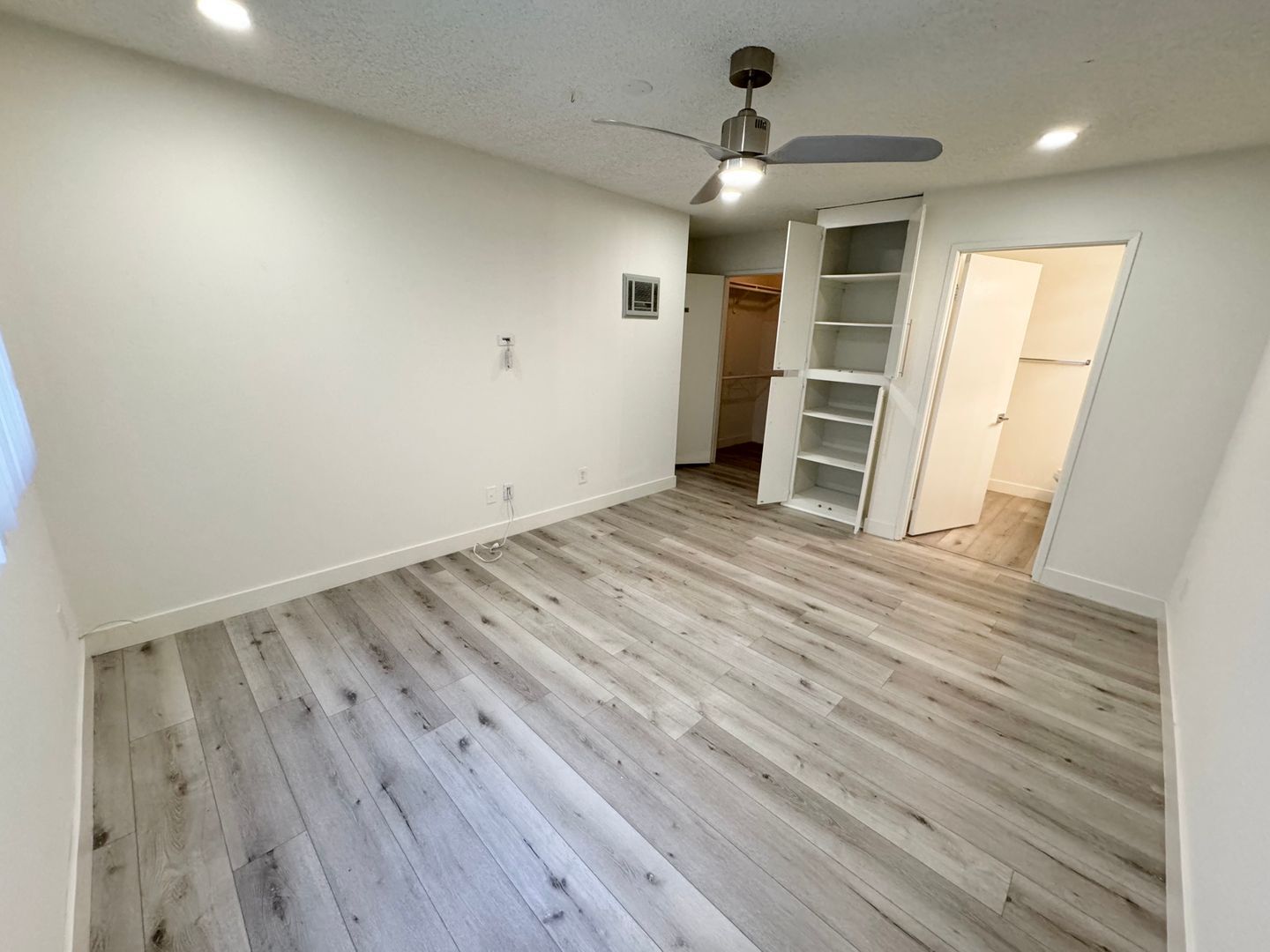 Building Photo - 3546 Hughes Ave