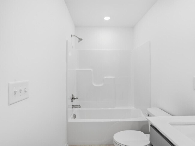 Building Photo - 214 Deercroft Dr