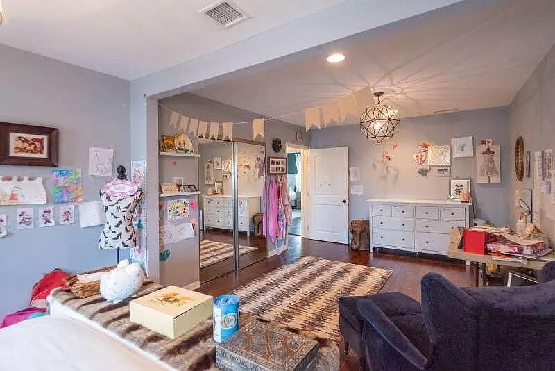 Building Photo - 7403 Alverstone Ave