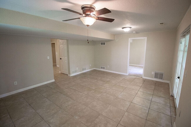 Building Photo - 1329 Valley Creek Ln