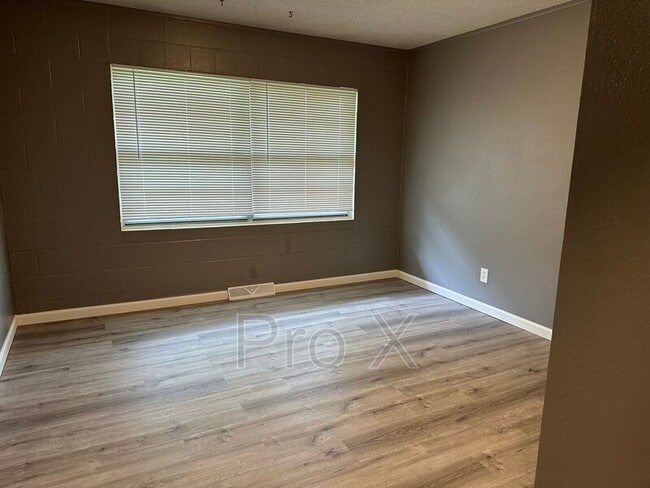 Building Photo - 825 S Cherokee St