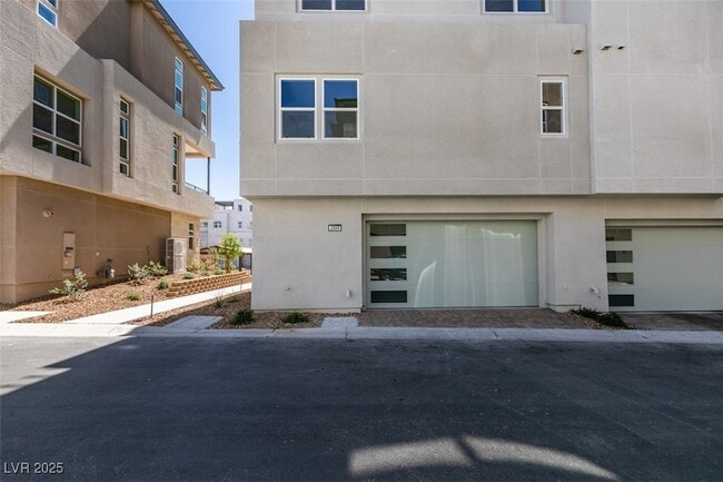 Building Photo - 2509 Silent Vw Ave