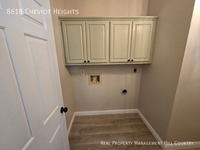 Building Photo - 8618 Cheviot Heights