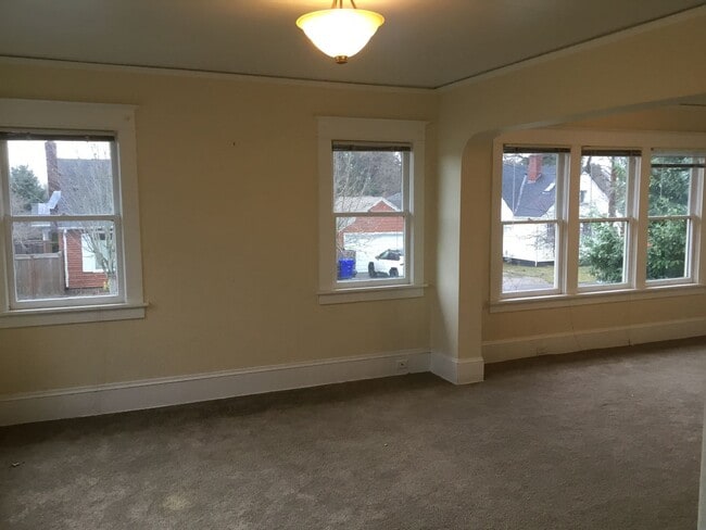 Building Photo - VINTAGE CHARM