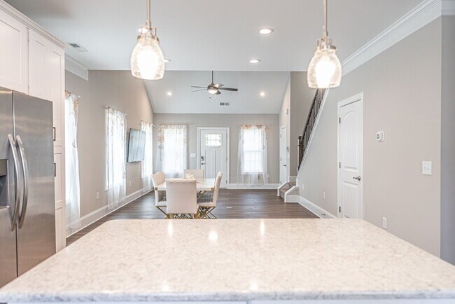 Building Photo - 315 Mashie Ct