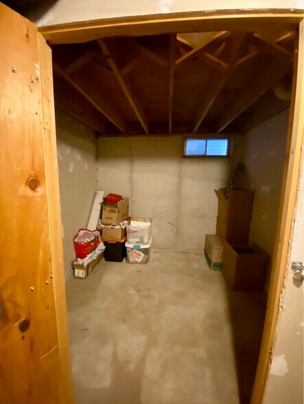 Storage - 537 Kerry Dr