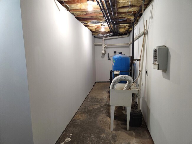 Building Photo - 157 Ball Pond Rd