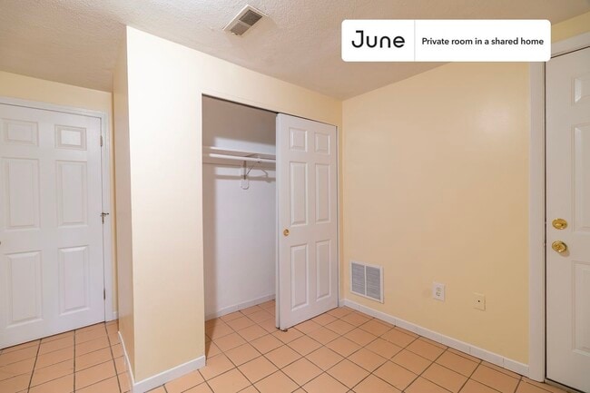 Building Photo - Room in Shared 3 bed/2 bath home in East Boston