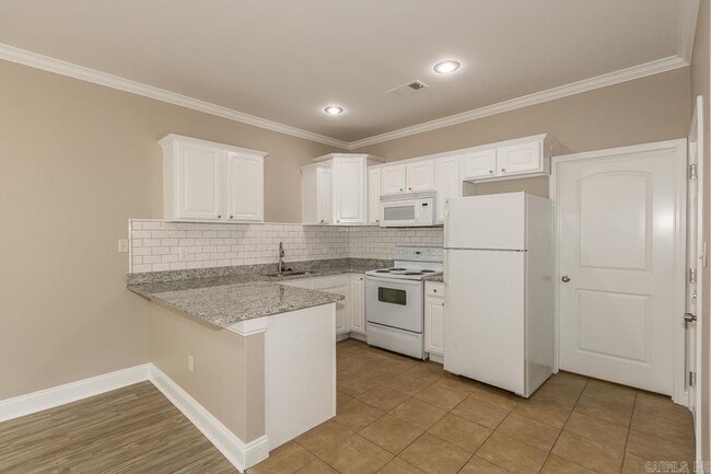 Building Photo - 1216 Sadie Dr