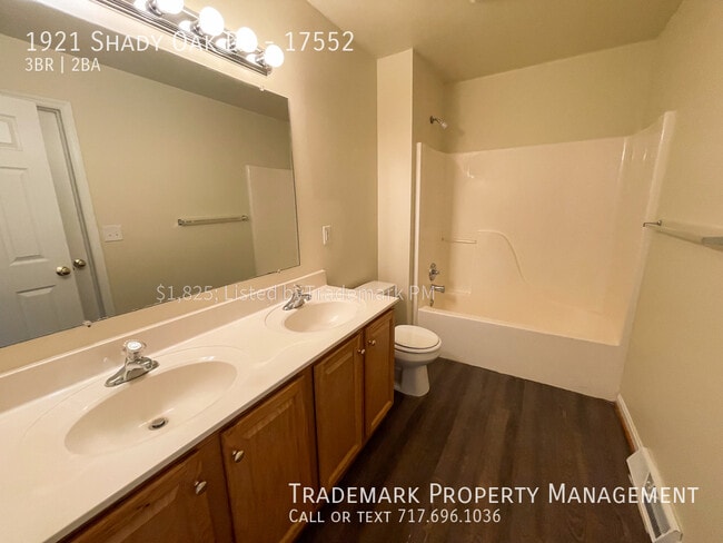 Building Photo - Spacious Row Townhome