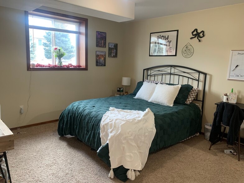 Building Photo - 227 Dakota Trl