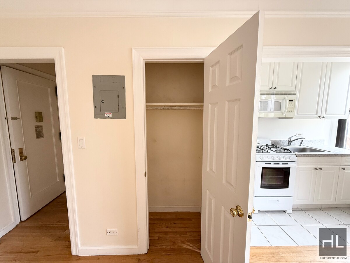 Building Photo - West 10th Street