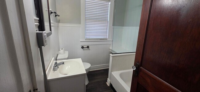 Building Photo - 915 High St