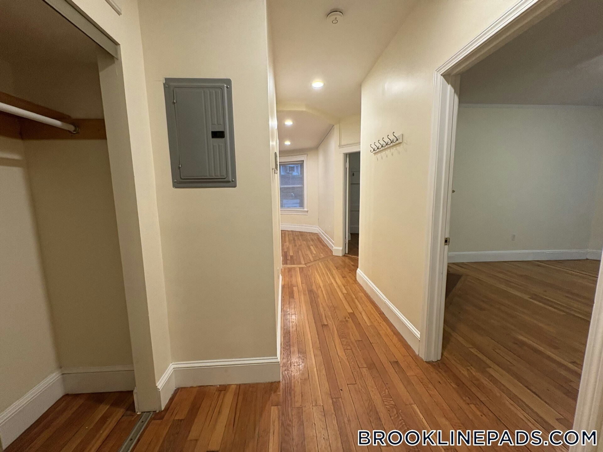 Building Photo - 191 Winthrop Rd