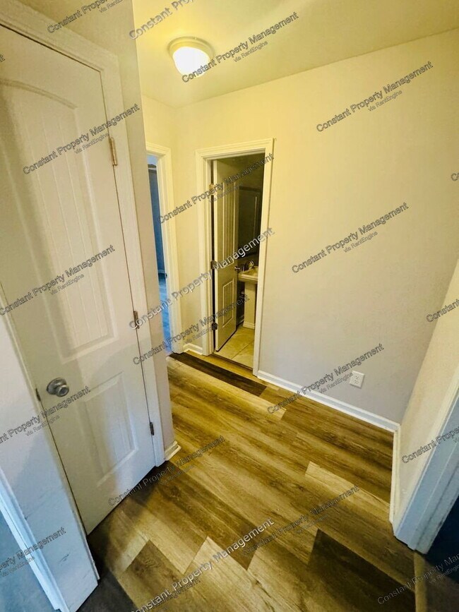 Building Photo - 165 Garrison Rd