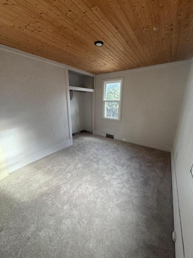 Building Photo - 309 S Lowell Ave