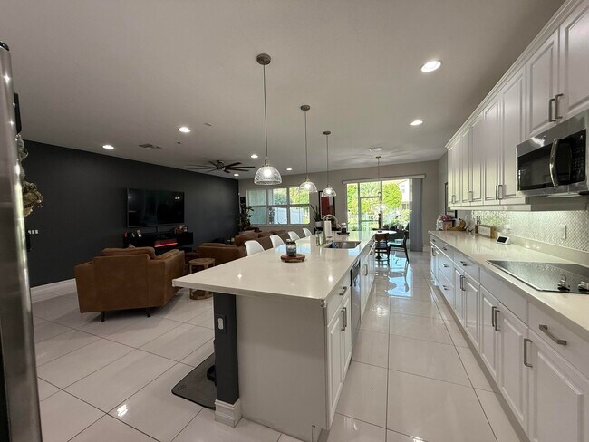 Building Photo - 56 Sabal Ct