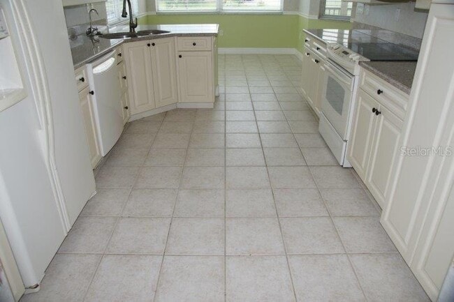 Building Photo - 268 Lewis Cir