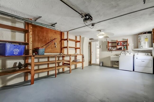 Building Photo - 3735 Mynabird Dr